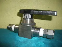 WHITEY / SWAGELOK SS-45F8 SS45F8 SS 45F8 BALL VALVE