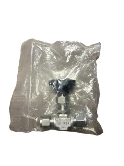 WHITEY SS-1RS4 MANUAL STAINLESS NEEDLE VALVE 5000PSI 1/4IN TUBE