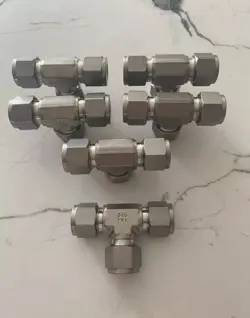 LOT-30PC SWAGELOK STAINLESS STEEL TEE UNION FITTING, 3/8" OD, SS-600-3