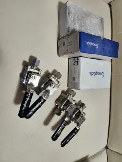 SWAGELOK LOT OF VALVES AND FITTINGS
