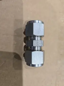 SWAGELOK SS-810-6 UNION 1/2 IN. STAINLESS STEEL COMPRESSION FITTING FREESHIPPING