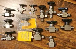 SWAGELOK & WHITEY HODGEPODGE MIX OF MISCELLANEOUS VALVES LAST TIME