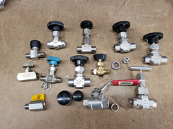 STAINLESS STEEL NPT VALVES  MIXED COLLECTION, USED
