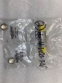 LOT OF 4 SWAGELOK SS-4-VCO-4-BL & SS-VCO-7-4 ADAPTOR 1/4