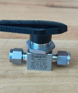 NEW! SWAGELOK BALL VALVE, 40 SERIES, 1/4