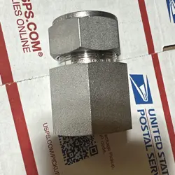 NEW SWAGELOK SS-1610-7-16 TUBE FITTING FEMALE CONNECTOR 1 TUBE OD X 1 FNPT