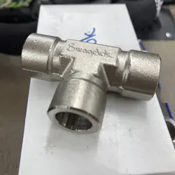 1- SWAGELOK STAINLESS STEEL SOCKET WELD UNION TEE, 3/4