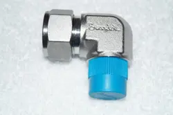 SWAGELOK MALE CONNECTOR ELBOW 3/4 IN. TUBE OD X 1/2 IN. MALE NPT (SS-1210-2-8)