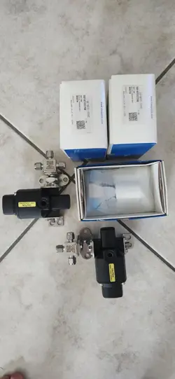 SWAGELOK LOT OF 5 PNEUMATIC ACTUATOR/BELLOW VALVES