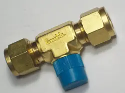1 - SWAGELOK BRASS BRANCH TEE FITTING,  3/8