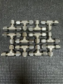 BRAND NEW!! SWAGELOK 1/4 STAINLESS STEEL TUBE TEE SS-400-3