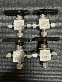 BRAND NEW! SWAGELOK SS 3- WAY BALL VALVE SS-44XS6