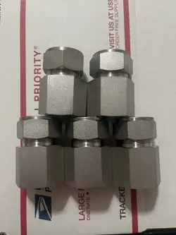 LOT OF 5 BRAND NEW SWAGELOK 1