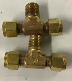 BRASS SWAGELOK TUBE FITTING, MALE BRANCH TEE, 1/4 IN. TUBE OD X 1/4 IN. TUBE OD