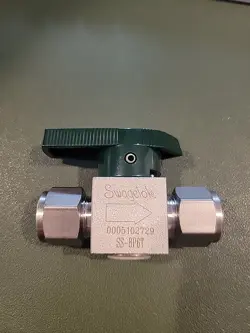 SWAGELOK SS-8P6T 1/4 TURN  316 SS 1/2