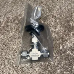 SWAGELOK SS-1VS6 STAINLESS STEEL INTEGRAL BONNET NEEDLE VALVE FNSP