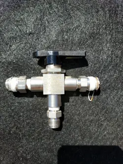 WHITEY SWAGELOCK SS-43XF4 3-WAY BALL VALVE