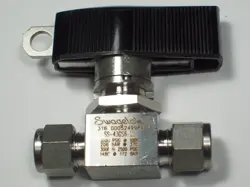 1 - SWAGELOK STAINLESS STEEL 40G SERIES BALL VALVE, 3/8