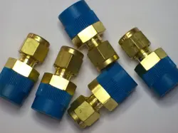 5 - SWAGELOK BRASS CONNECTOR FITTINGS, 1/4