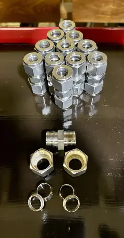(12) SWAGELOK 1/2” TUBE UNIONS