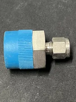 1 - NEW - SWAGELOK STAINLESS STEEL CONNECTOR 1/4