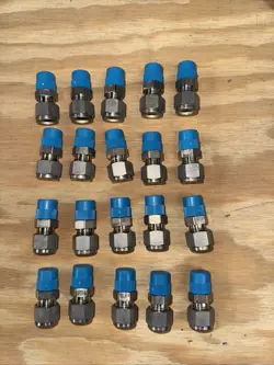 20- SWAGELOK SS-600-1-4 STAINLESS MALE CONNECTOR 3/8IN TUBE X 1/4IN NPT