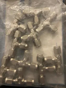 LOT (10) SWAGELOK STAINLESS STEEL TEE UNION FITTING 1/8