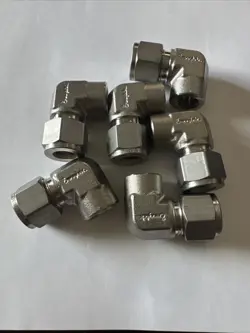 SS-810-8-4 LOT OF