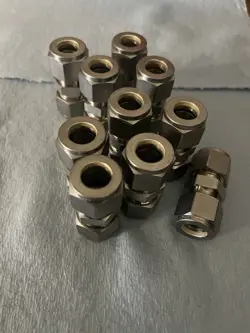 (10)  SWAGELOK SS-600-1-6 STAINLESS MALE CONNECTOR 3/8” 