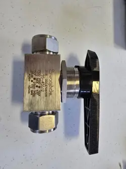 SWAGELOK SS-45S12 3/4 BALL VALVE 