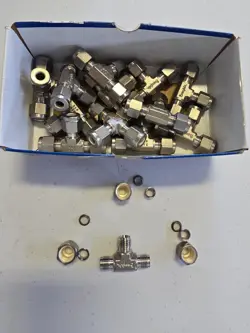 SWAGELOK STAINLESS STEEL TEE UNION FITTING, 1/4