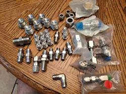 LOT OF MISC SWAGELOK CAJON PARKER VCR STAINLESS STEEL  FITTINGS