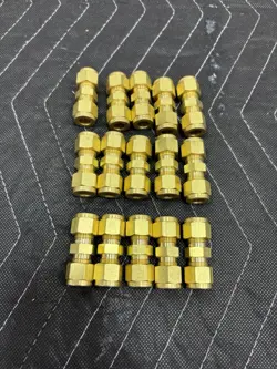 [LOT OF 15] SWAGELOK B-500-6 BRASS UNION 5/16