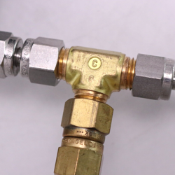 REGULATOR W/ SWAGELOK