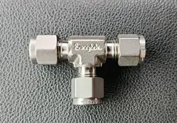 1 - SWAGELOK STAINLESS STEEL TEE UNION FITTING, 1/16