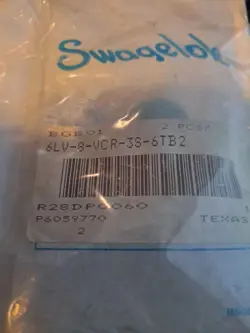 LOT OF 2 SWAGELOK 6LV-8-VCR-3S-6TB2 316L VAR VCR FITTING FNSP
