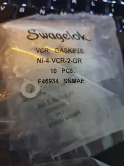 SWAGELOK NI-4-VCR-2-GR-VS , 1/4