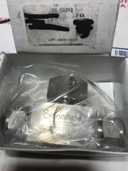 NEW IN THE BOX SWAGELOK SS-58S12 STAINLESS LIFT CHECK VALVE 3/4IN TUBE