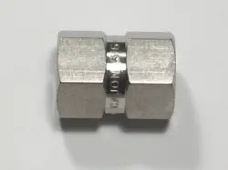 1 - CAJON SWAGELOK STAINLESS STEEL PIPE HEX COUPLING, 1/8