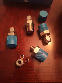 4 STAINLESS STEEL SWAGELOK  MALE CONNECTOR 1/2