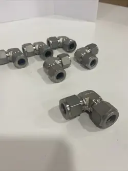 1 - SWAGELOK STAINLESS STEEL ELBOW FITTING, 1/2