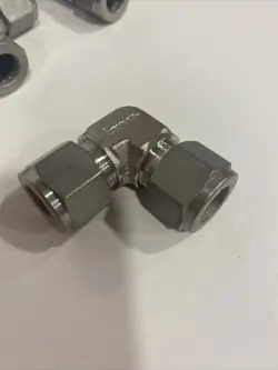 ELBOW FITTING 1/2