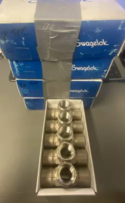 20- 1/2 FEMALE TEES SWAGELOK