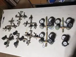 CONCOA PURITYPLUS GAS REGULATORS & SWAGELOK  CYLINDER BANK MANIFOLD LOT
