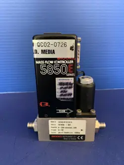 BROOKS 5850E, MASS FLOW CONTROLLER, AIR, 0-200 MLN/MIN, 1/4