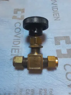 WHITEY B-1KS4 BRASS GLOBE VALVE W/NEW SWAGELOK FERRULES