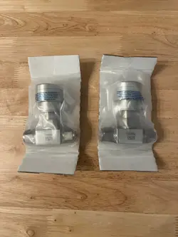2 X SWAGELOK SS-8BK-1C BELLOWS VALVE - NEW