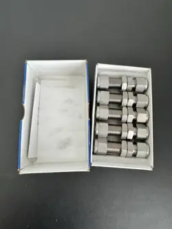 BOX OF 10 SS-600-61 SWAGELOK BULKHEAD UNIONS