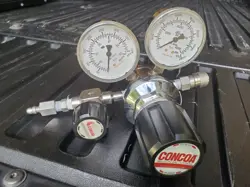 CONCOA REGULATOR 200 SERIES 2122351-01-510 W/ SWAGELOK QUICK CONNECT FITTINGS