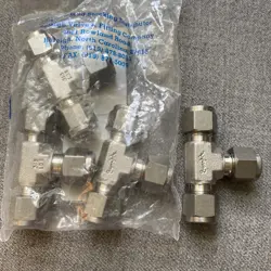 4 - SWAGELOK STAINLESS STEEL TEE UNION FITTING, 3/8